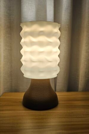 Rippled table lamp