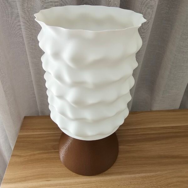 Rippled table lamp